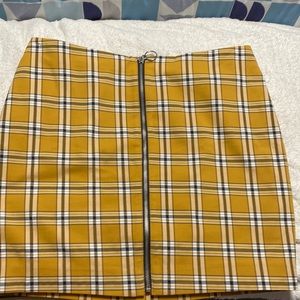 Front zip fully lined skirt